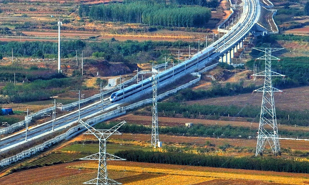 濰煙高鐵是國家“八縱八橫”高鐵網沿海通道的重要組成部分，全長237公里，途經青島、煙臺、濰坊3市，線路走向環渤海灣，主要途經煙臺北部地區，全線共設9座車站。濰煙高鐵的建成通車，結束了煙臺招遠、萊州等縣不通高鐵的歷史，煙臺市進入全域高鐵時代。