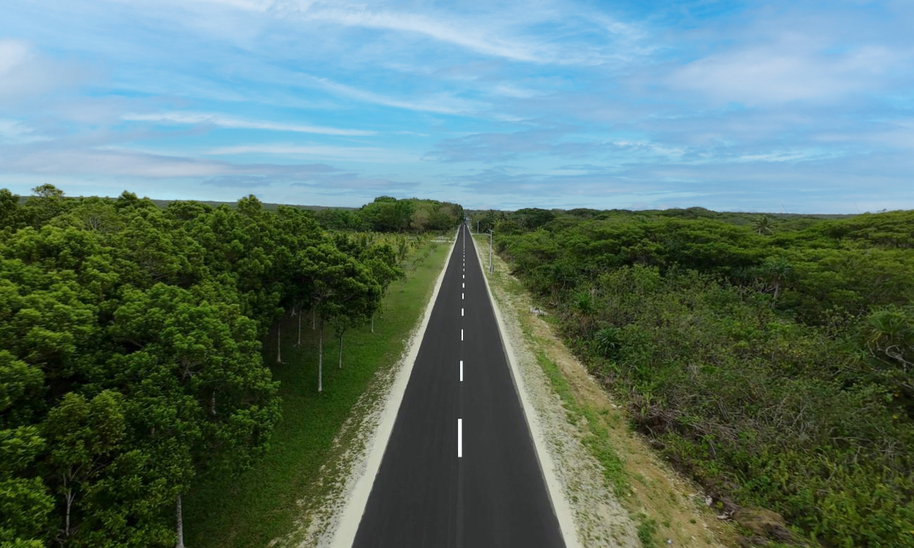 中國援助紐埃環島公路升級項目是中紐“一帶一路”合作的標志性工程，同時也是21世紀海上絲綢之路的重要組成部分。