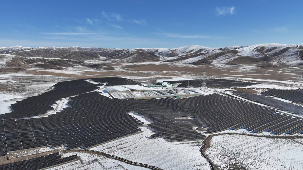 四川紅原安曲一期光伏項目全容量并網發電后，預計年發電量達4.5億千瓦時，進一步優化區域能源結構，提高供電安全保障能力。