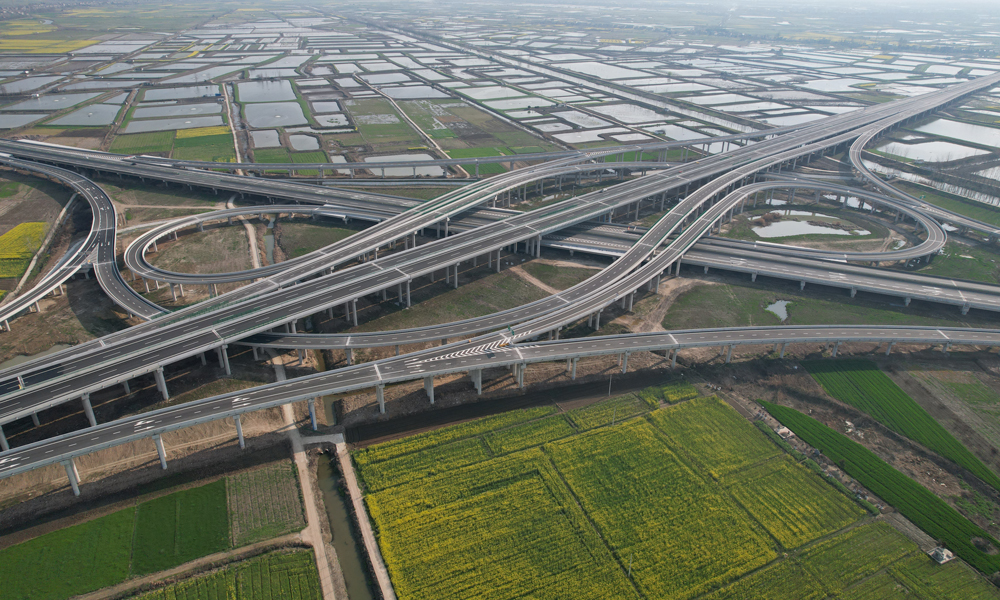 武松高速作為湖北省“九縱五橫三環”高速公路網的關鍵聯絡線，由武漢段、仙桃至洪湖段、萬全至監利段、監利至江陵段、江陵至松滋段（含觀音寺長江大橋）等5段高速組成，線路總長約222公里。對于優化湖北高速路網，強化長江經濟帶骨干路網結構，改善仙桃市東南部與洪湖市中北部地區的交通狀況，提升分蓄洪區的防洪和緊急救援能力具有極其重要的戰略意義。